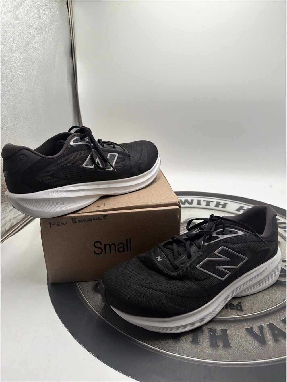 New Balance Fresh Foam 680 v9 Running Shoes Men’s Size 13 2E Black/White No Box
